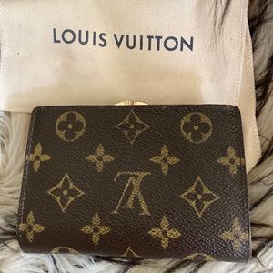 100% authentic Louis Vuitton kiss lock wallet